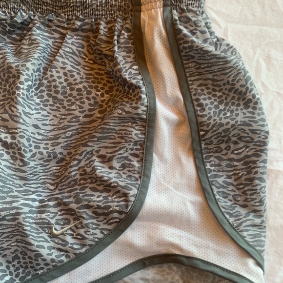 Women’s Tempo Nike Shorts Size Medium Gray and White - Picture 3 of 4